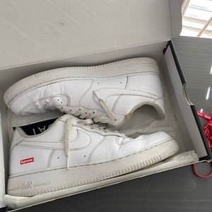 Supreme white Air Force 1